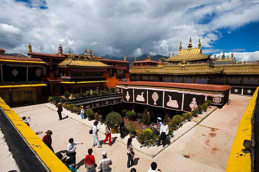 孜珠寺——雪域山巅的雍仲苯教