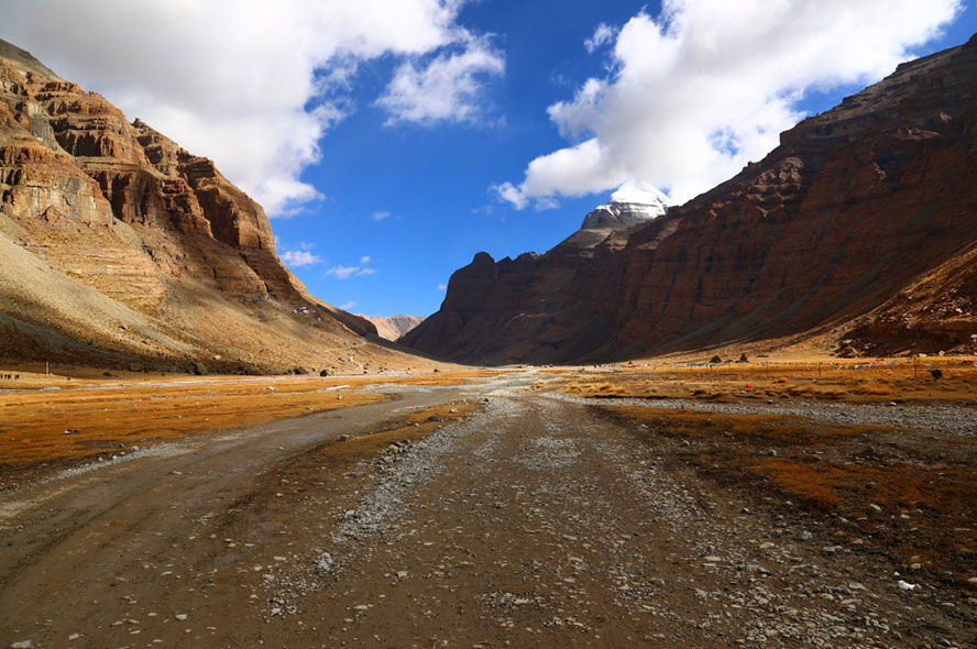 西藏旅游景点推荐：人文景观与自然景观