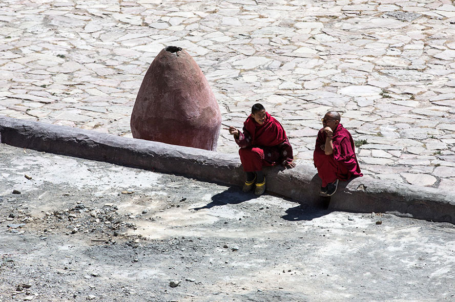 靠近西藏比如骷髅墙和亡灵对话